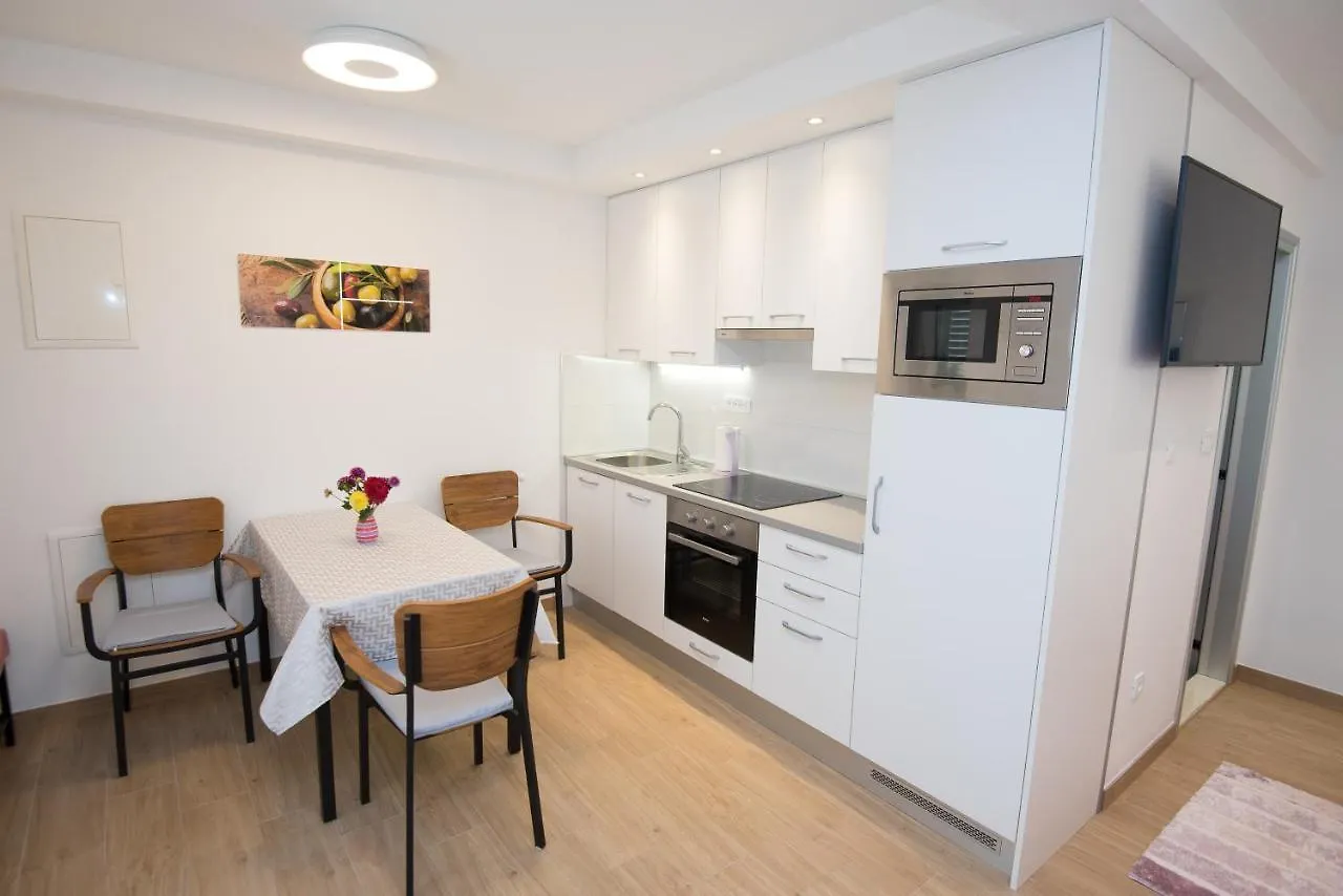 Luxury Studio Apartment Honeymoon Split