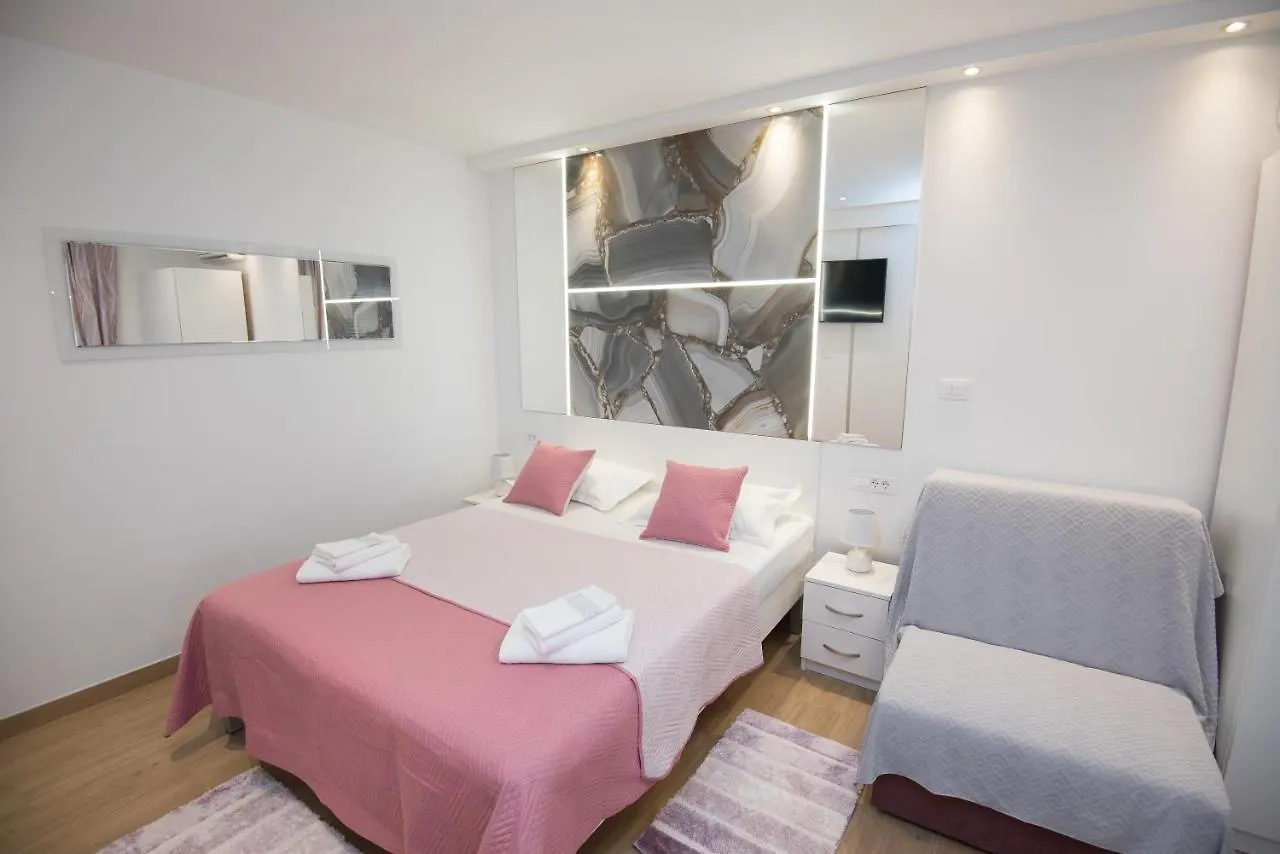 Luxury Studio Apartment Honeymoon Split