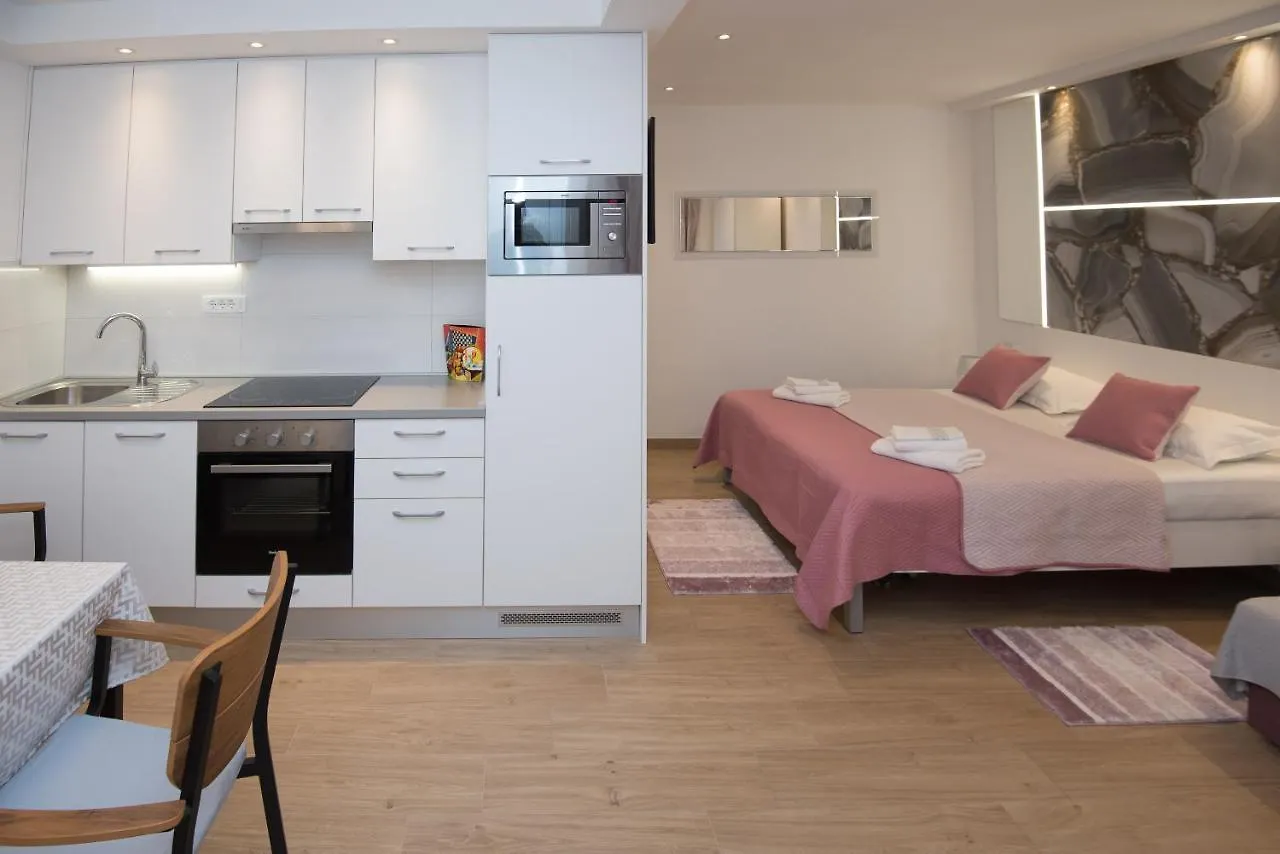 Luxury Studio Apartment Honeymoon Split
